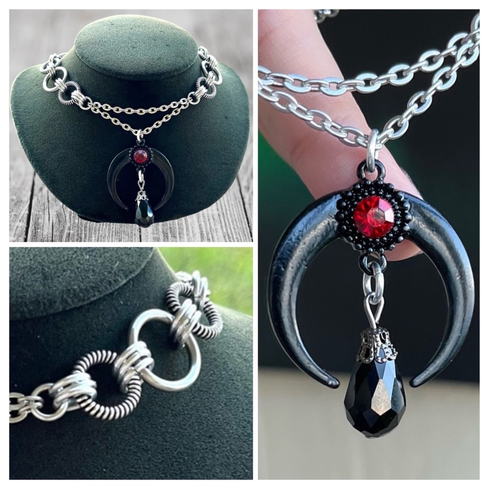 Handmade maille choker necklace black up side down moon lunula red & black stone